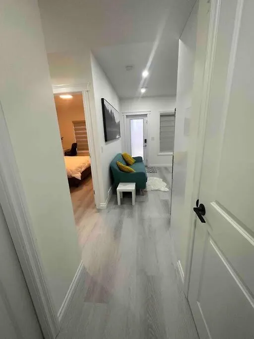 Award Winning Boho Paradise Sunlit Modern Suite YYC Appartamento