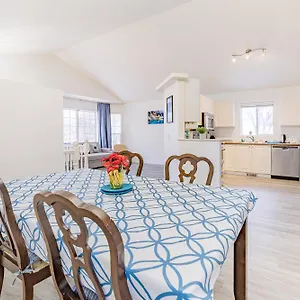  Apartment Main Floor Suite, 3 Bdr, 4bd Spacious And Cozy