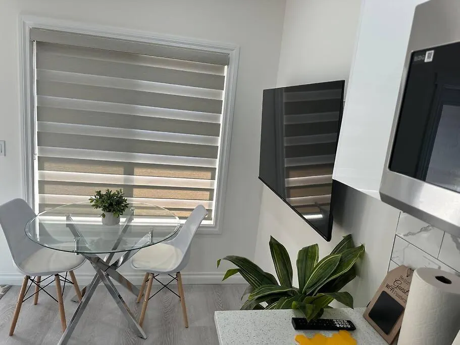 Award Winning Boho Paradise Sunlit Modern Suite Calgary 0*,