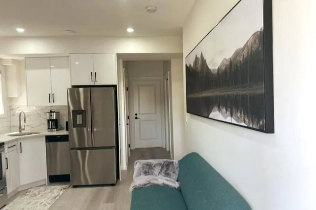 Award Winning Boho Paradise Sunlit Modern Suite Calgary 0*,